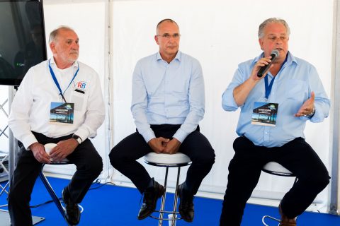 Branchevoorzittersdebat Lesauto Testdag 2016: v.l.n.r Peter van Neck (VRB), Frank Hoornenborg (BOVAG Rijscholen en Ruud Rutten (FAM)