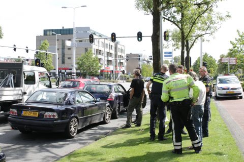 Rijinstructeur tijdens werk onder invloed en aangehouden, IJsselmeerlaan in Leiden. Foto AS Media