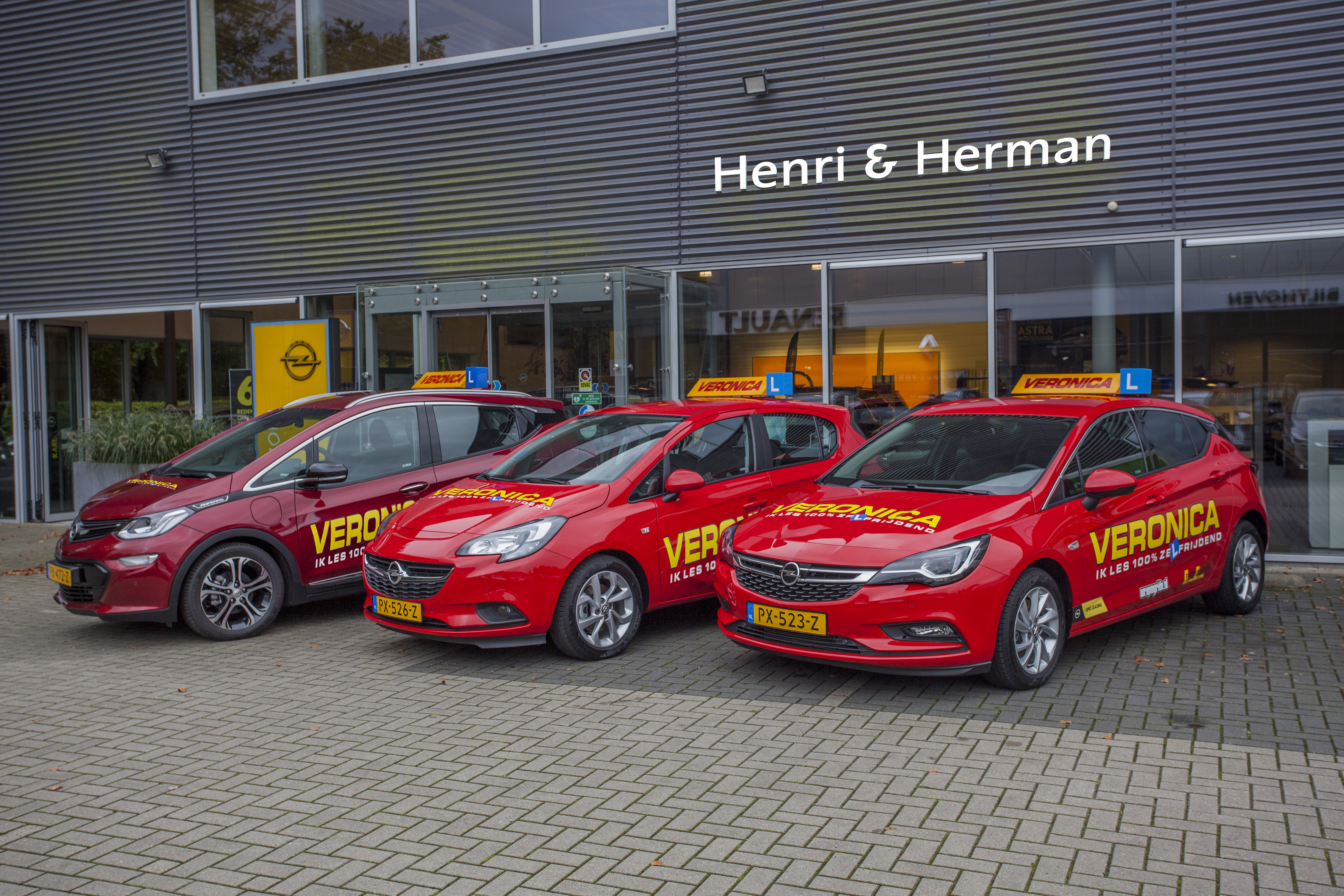 De Opel Astra, Opel Corsa en Opel Ampera-e. foto: Piet Prins
