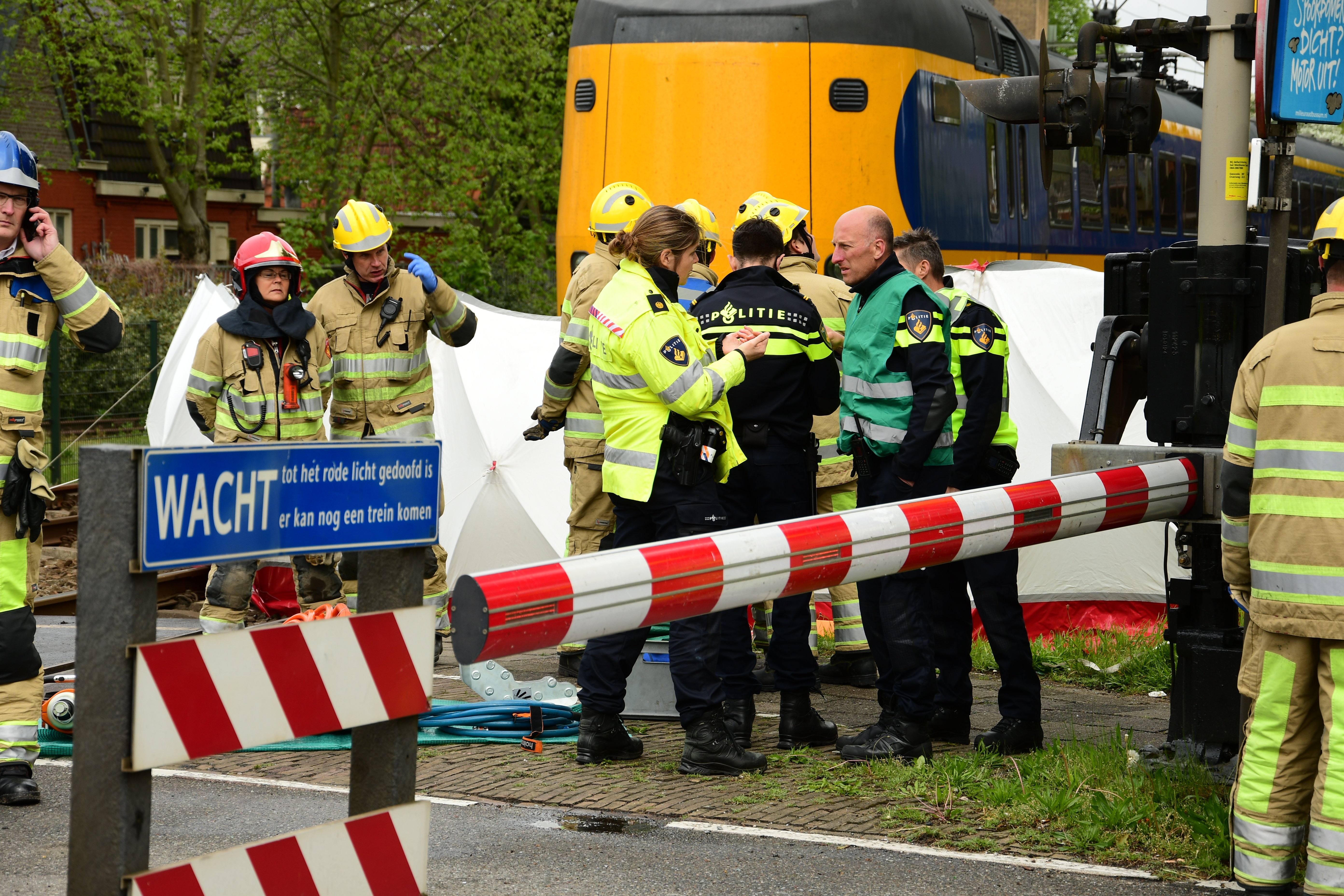 Ongeval lesauto en trein in Bussem. foto AS Media