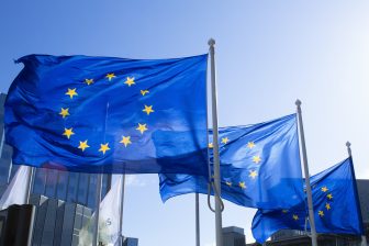 EU wil digitaal rijbewijs en verlaging minimumleeftijd groot rijbewijs