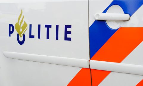 Lesauto en personenauto botsen op elkaar in Alblasserdam