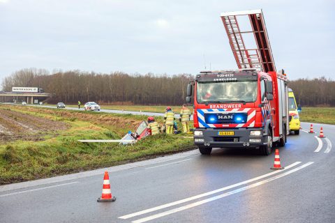 Rijinstructeur met spoed naar ziekenhuis na ongeval in Flevoland