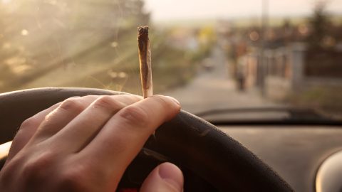 Bespreek jij de risico’s van drank- en drugsgebruik in het verkeer tijdens de rijles?