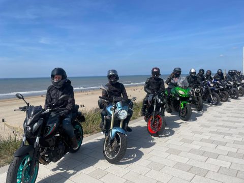 Sali en Mandy organiseren motortours met oud-leerlingen