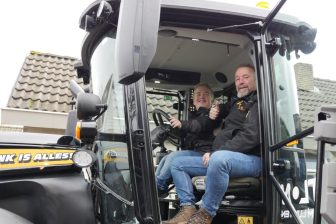 Mathijs is eerste Nederlander met dwerggroei die T-rijbewijs haalt