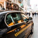 Belgische taxichauffeurs staken om verplicht taalexamen