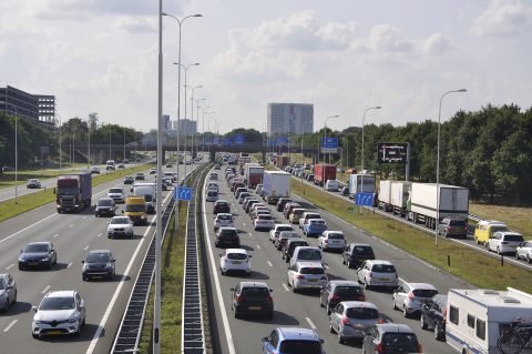 Aantal auto's op Nederlandse wegen stijgt tot 9,4 miljoen