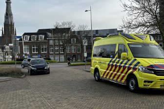 Lesauto betrokken bij kop-staartbotsing in Leeuwarden
