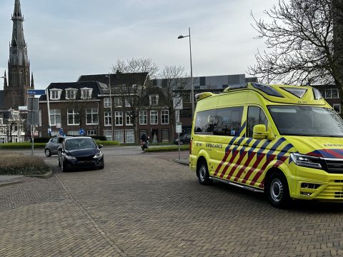 Lesauto betrokken bij kop-staartbotsing in Leeuwarden