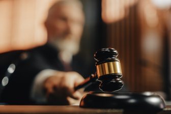 Twee Nederlanders veroordeeld voor ‘criminele zwendel’ in theorie-examens